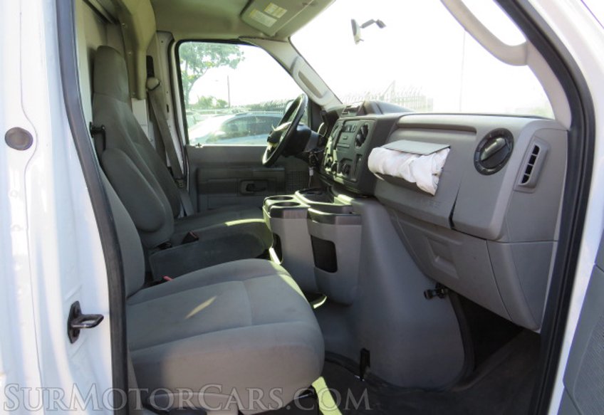 2015 Ford Econoline Commercial Cutaway - Image 27
