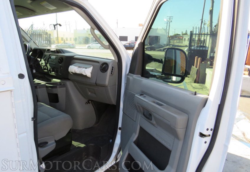 2015 Ford Econoline Commercial Cutaway - Image 25