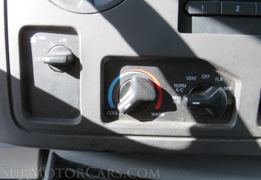 2015 Ford Econoline Commercial Cutaway - Image 36