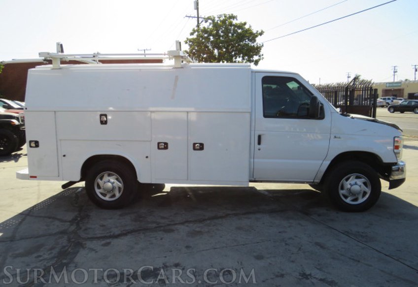 2015 Ford Econoline Commercial Cutaway - Image 9