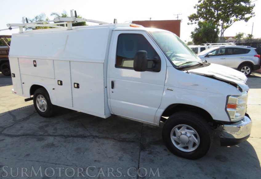 2015 Ford Econoline Commercial Cutaway - Image 3