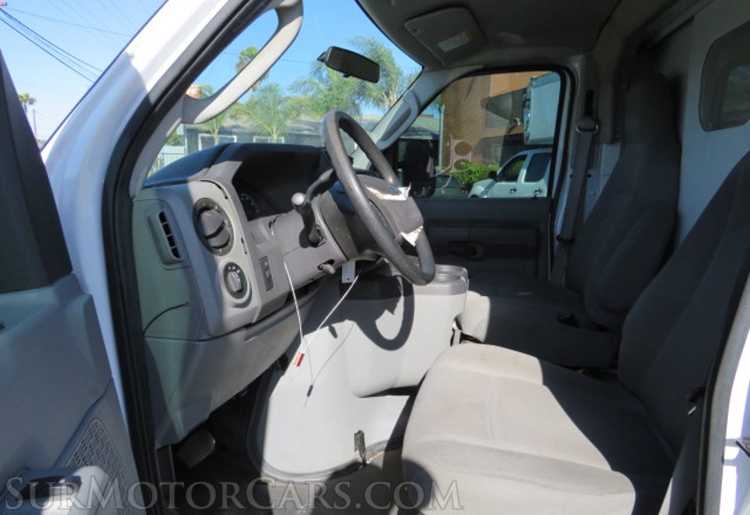 2015 Ford Econoline Commercial Cutaway - Image 26