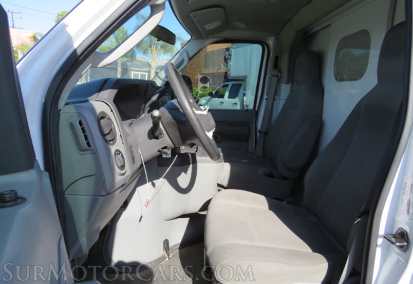 2015 Ford Econoline Commercial Cutaway - Image 28