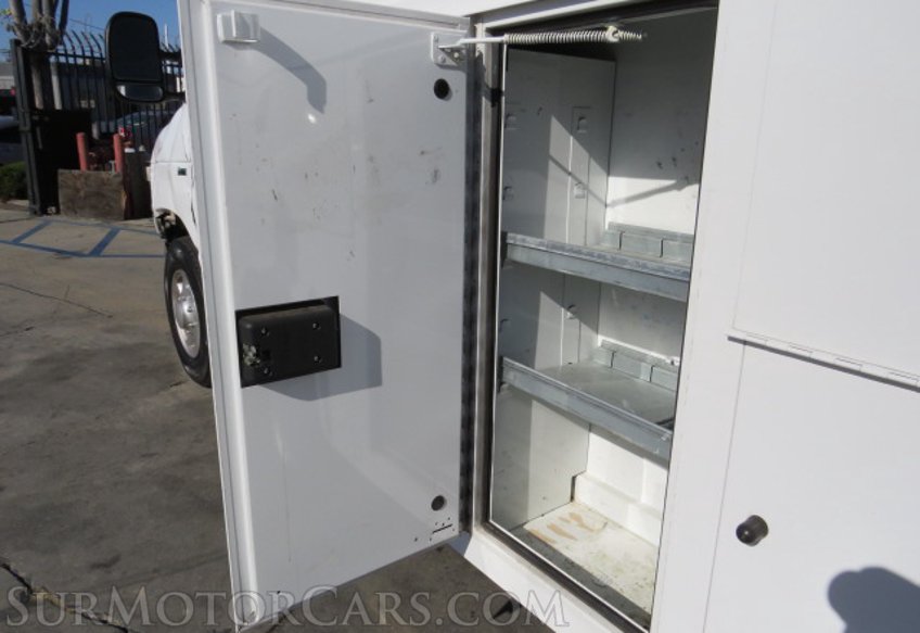 2015 Ford Econoline Commercial Cutaway - Image 13