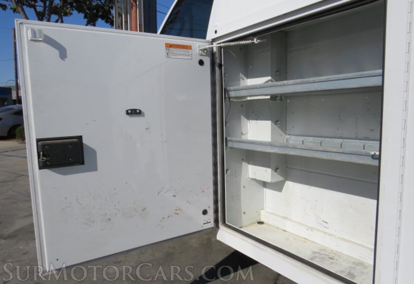 2015 Ford Econoline Commercial Cutaway - Image 11