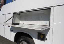 2015 Ford Econoline Commercial Cutaway - Image 12