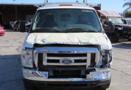 2015 Ford Econoline Commercial Cutaway - Image 16