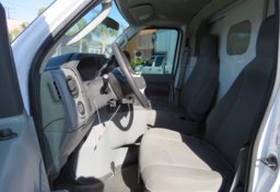 2015 Ford Econoline Commercial Cutaway - Image 28