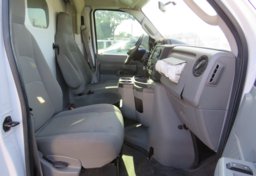 2015 Ford Econoline Commercial Cutaway - Image 29