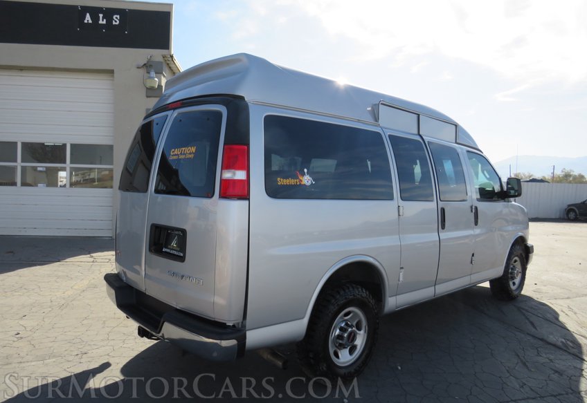 2018 GMC Savana Passenger - Image 8