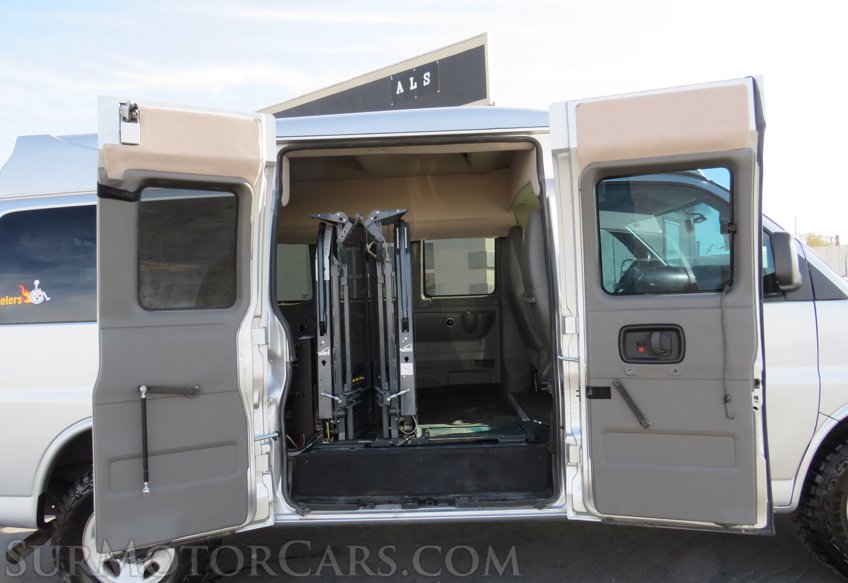 2018 GMC Savana Passenger - Image 40