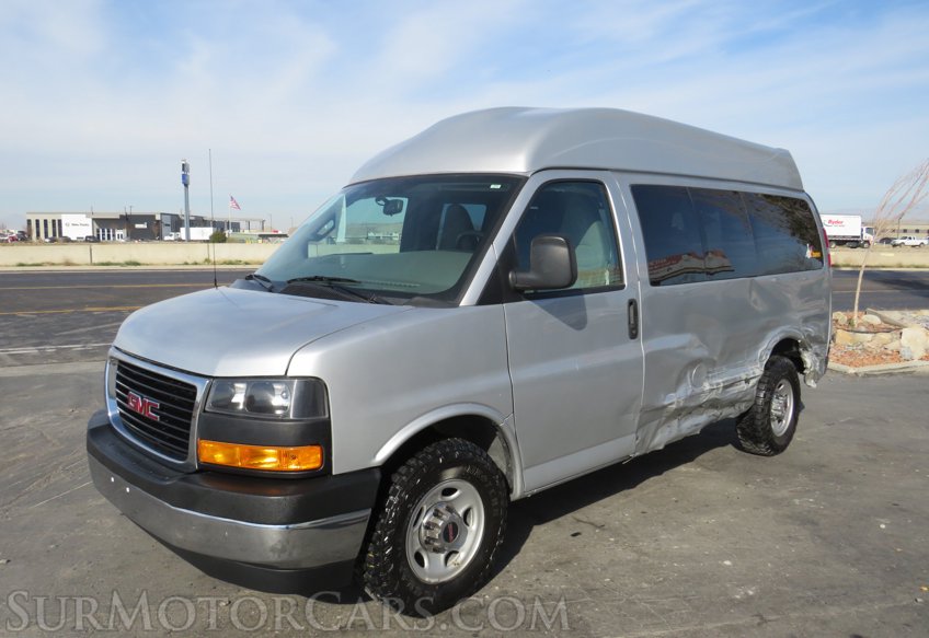 2018 GMC Savana Passenger - Image 4