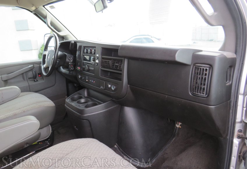 2018 GMC Savana Passenger - Image 27