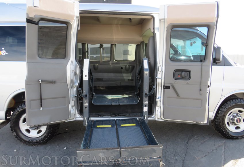 2018 GMC Savana Passenger - Image 44