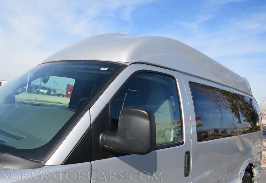 2018 GMC Savana Passenger - Image 13