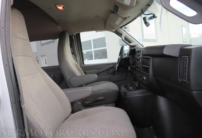 2018 GMC Savana Passenger - Image 29