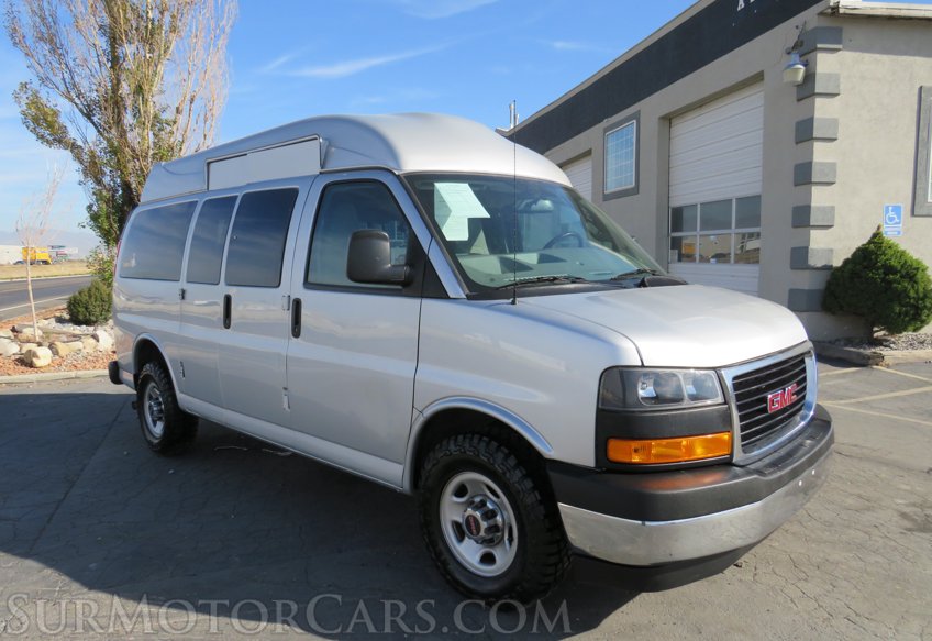 2018 GMC Savana Passenger - Image 3