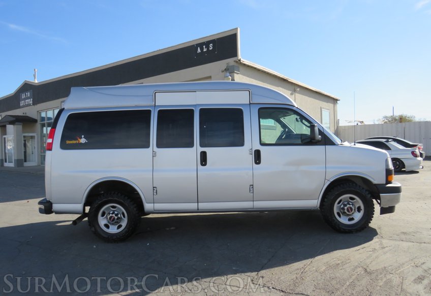 2018 GMC Savana Passenger - Image 9