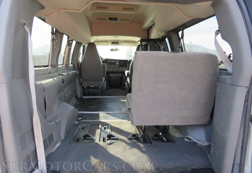2018 GMC Savana Passenger - Image 32