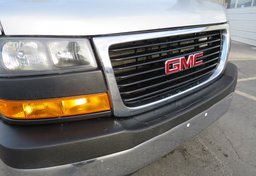 2018 GMC Savana Passenger - Image 19