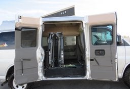 2018 GMC Savana Passenger - Image 40