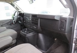 2018 GMC Savana Passenger - Image 27