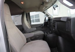 2018 GMC Savana Passenger - Image 29