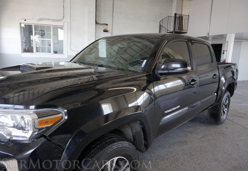 2019 Toyota Tacoma - Image 12