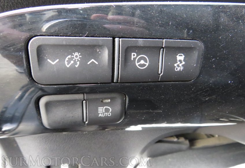 2018 Toyota Prius - Image 34