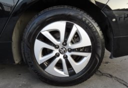 2018 Toyota Prius - Image 10