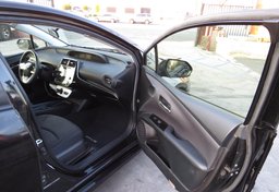 2018 Toyota Prius - Image 18