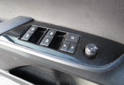 2018 Toyota Prius - Image 40