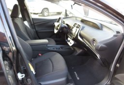 2018 Toyota Prius - Image 19