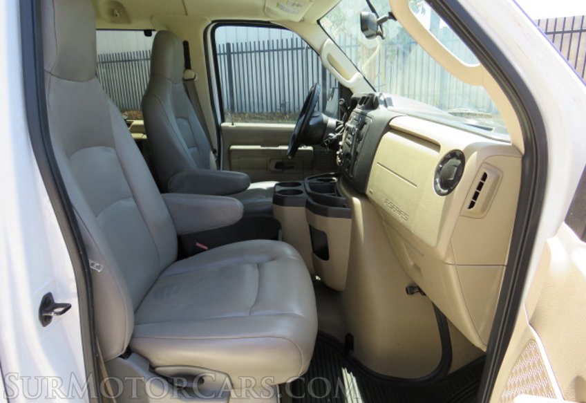 2014 Ford Econoline Wagon - Image 28