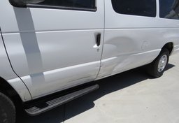 2014 Ford Econoline Wagon - Image 17