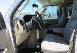 2014 Ford Econoline Wagon - Image 27