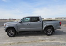 2019 Toyota Tacoma - Image 10