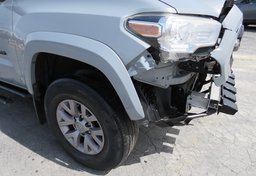 2019 Toyota Tacoma - Image 15