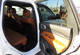 2018 Jeep Grand Cherokee - Image 30