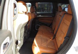 2018 Jeep Grand Cherokee - Image 32