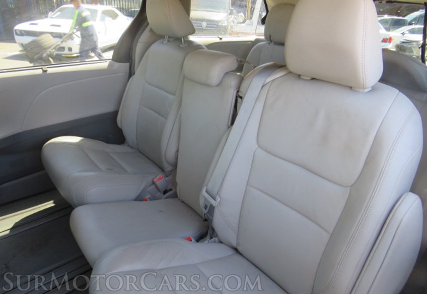 2019 Toyota Sienna - Image 22