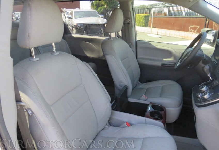 2019 Toyota Sienna - Image 19