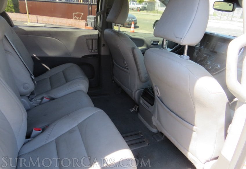 2019 Toyota Sienna - Image 21