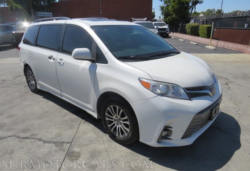 2019 Toyota Sienna - Image 3