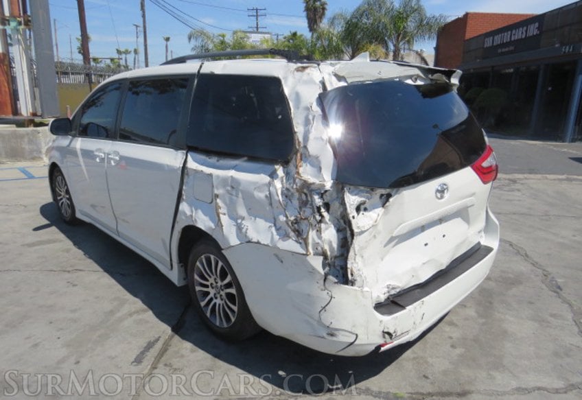 2019 Toyota Sienna - Image 6