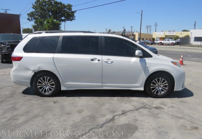 2019 Toyota Sienna - Image 9
