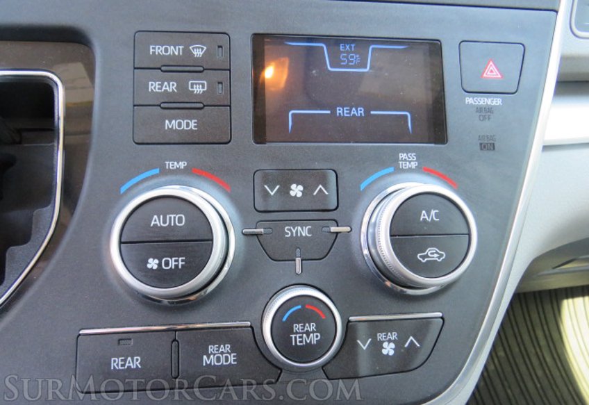 2019 Toyota Sienna - Image 32