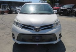 2019 Toyota Sienna - Image 11