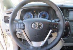 2019 Toyota Sienna - Image 28