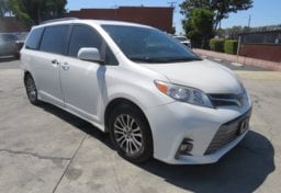2019 Toyota Sienna - Image 1